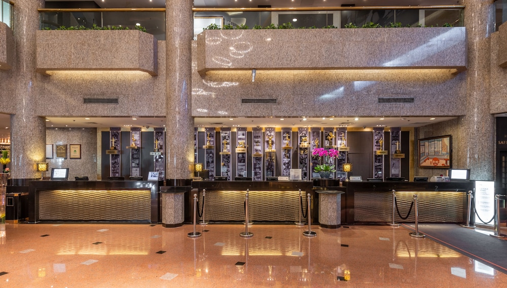 Crowne Plaza Shanghai 68/83