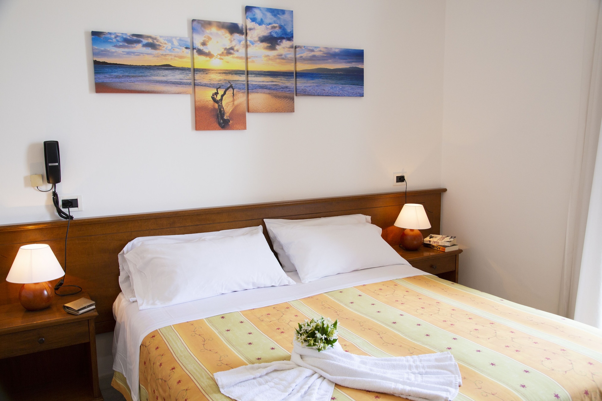 Room at Hotel La Mandorla, BARANO D'ISCHIA
