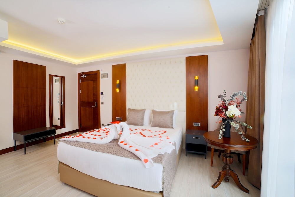 DELUXE, DOUBLE BED