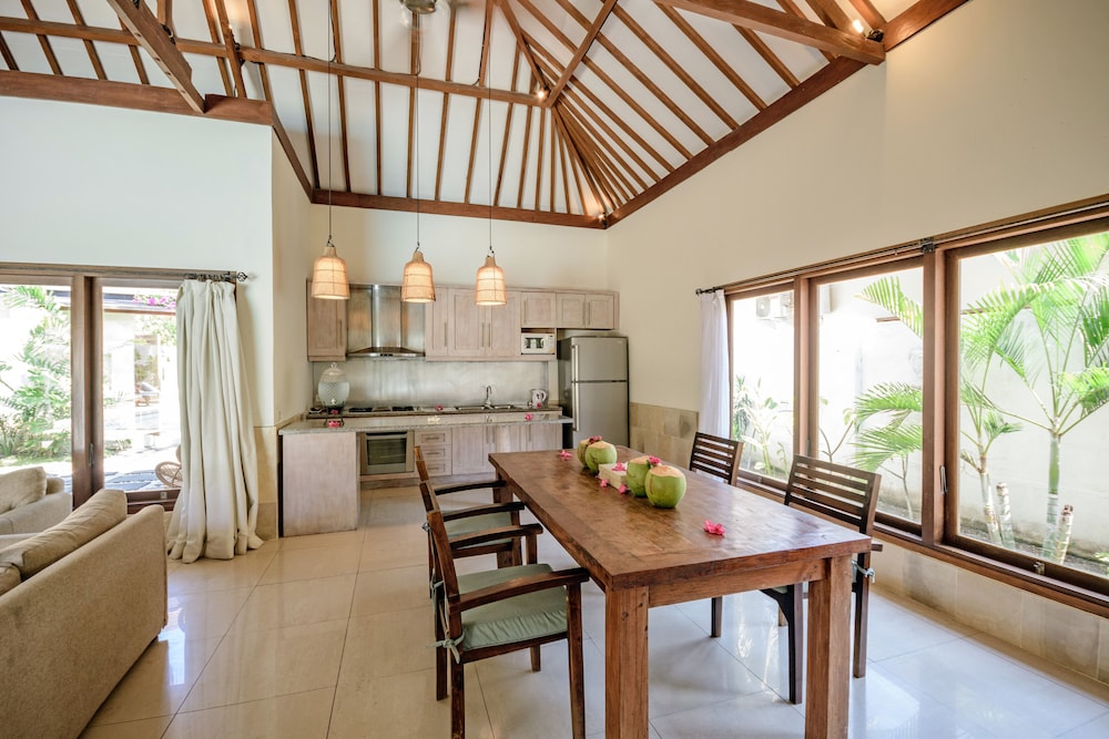 Kelapa Luxury Villas 67/80
