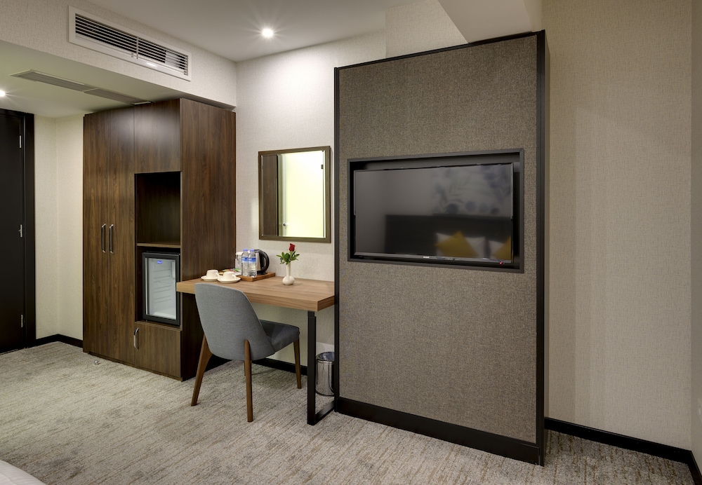 Leo Suites Hotel 30/37