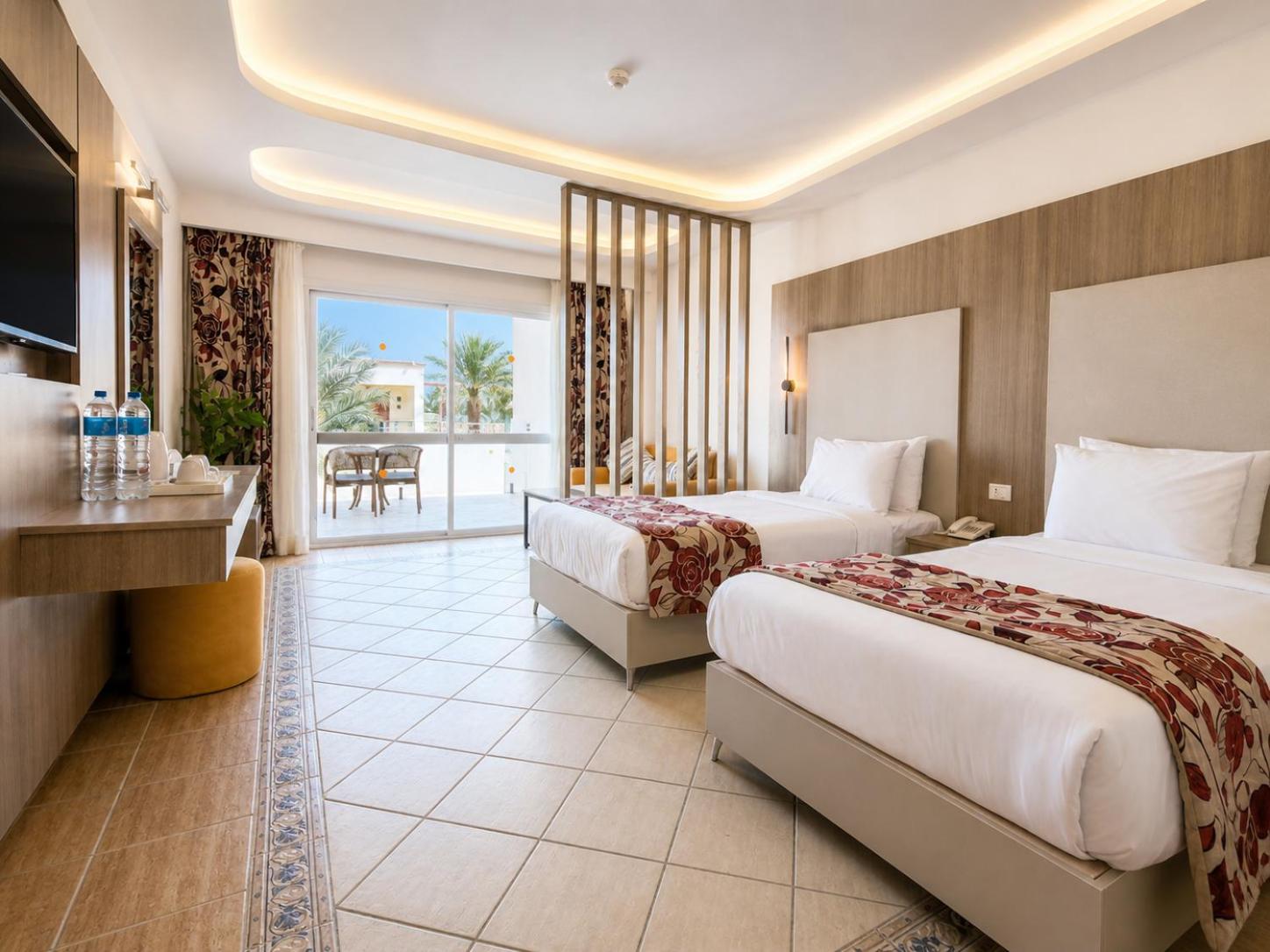 2 Bedrooms, Royal, Family, Queen and Twin Beds