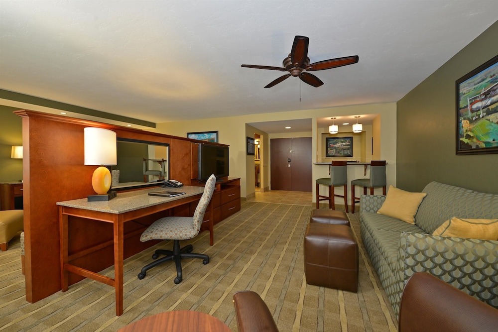 Oshkosh Waterfront Hotel & Conference Center 35/58