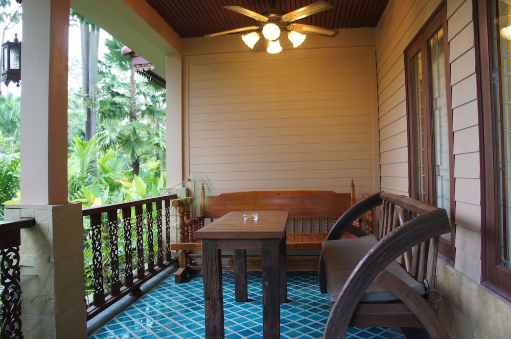 Palm Village 49/67
