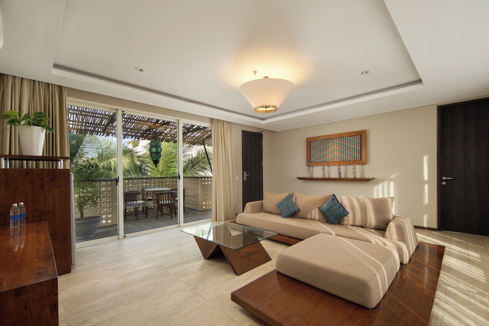 2 BEDROOMS, SUITE