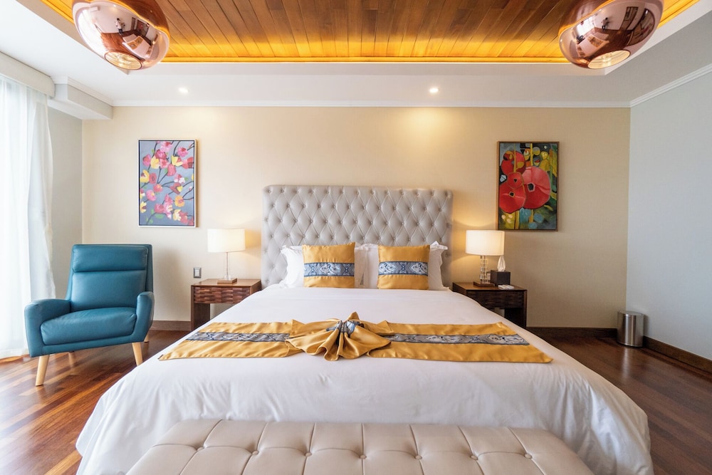 PRESIDENTIAL, SUITE