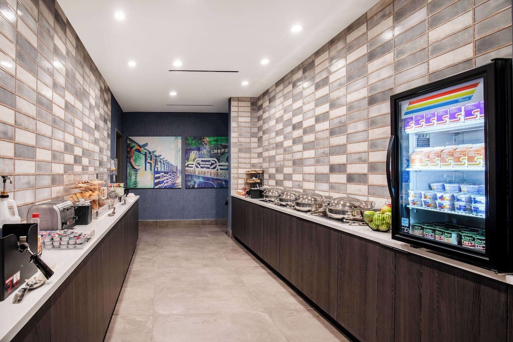 La Quinta Inn & Suites by Wyndham Chattanooga Downtown/South 16/61