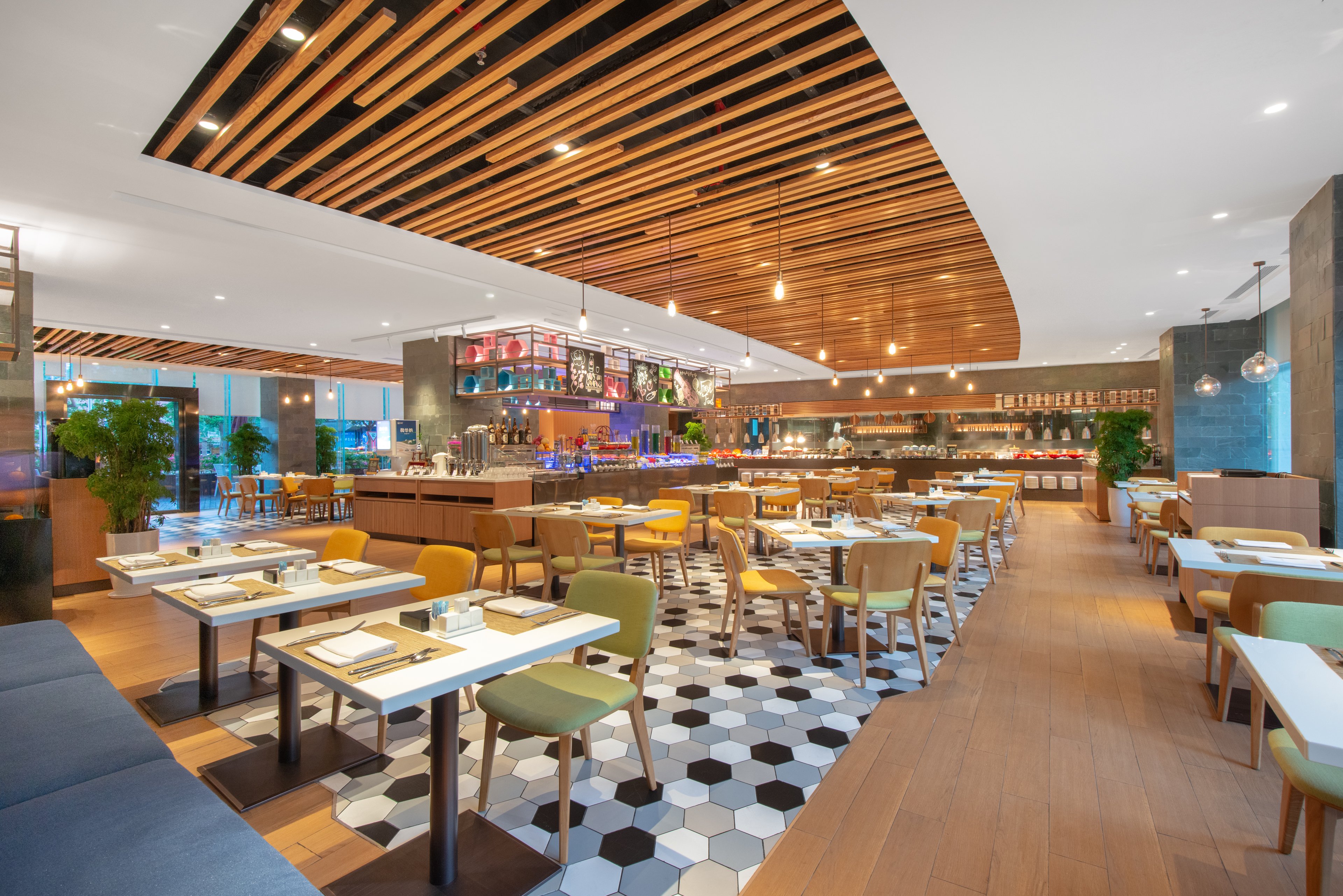 Crowne Plaza Zhuhai City Center 55/78