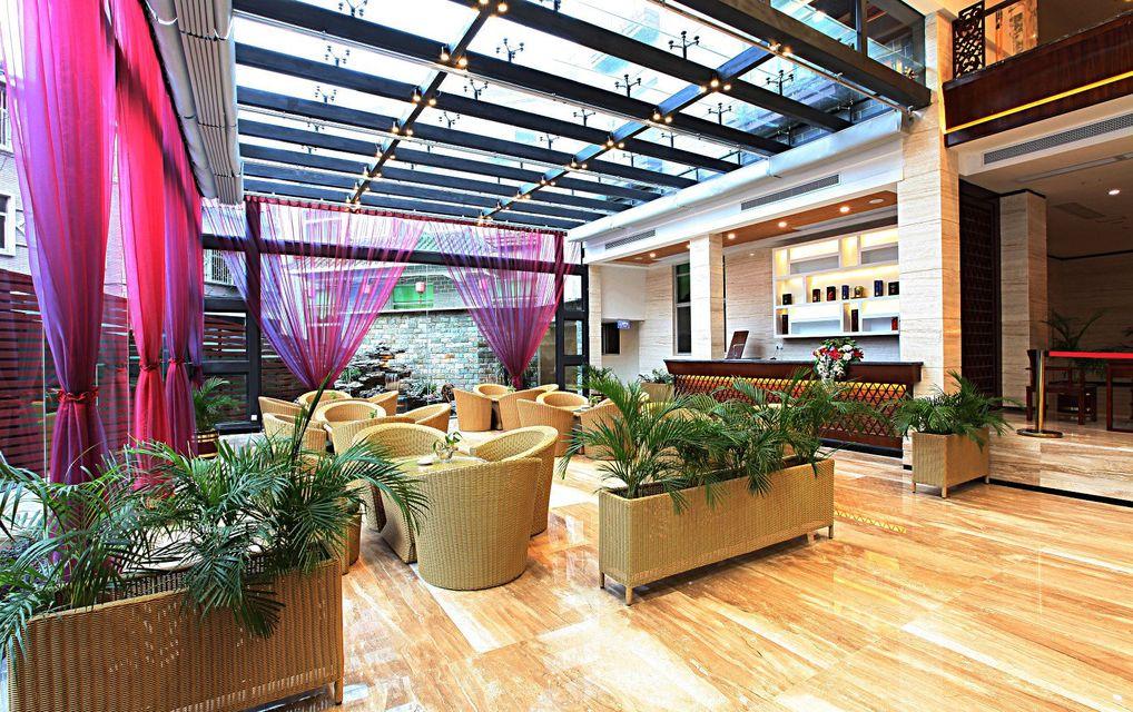 Donghu Grand Hotel 33/49