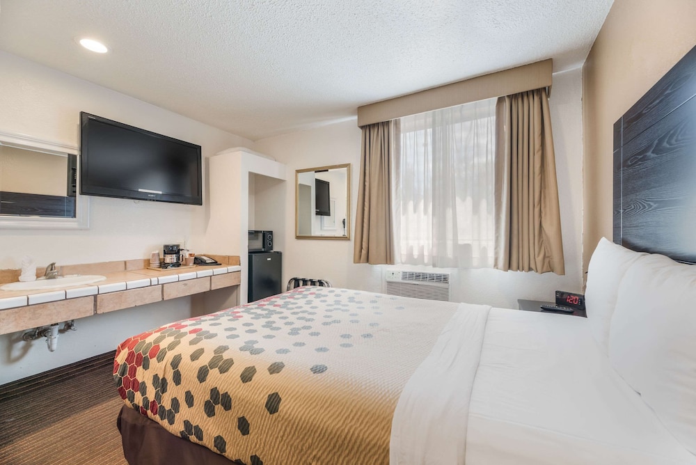 Rodeway Inn Downtown 14/31