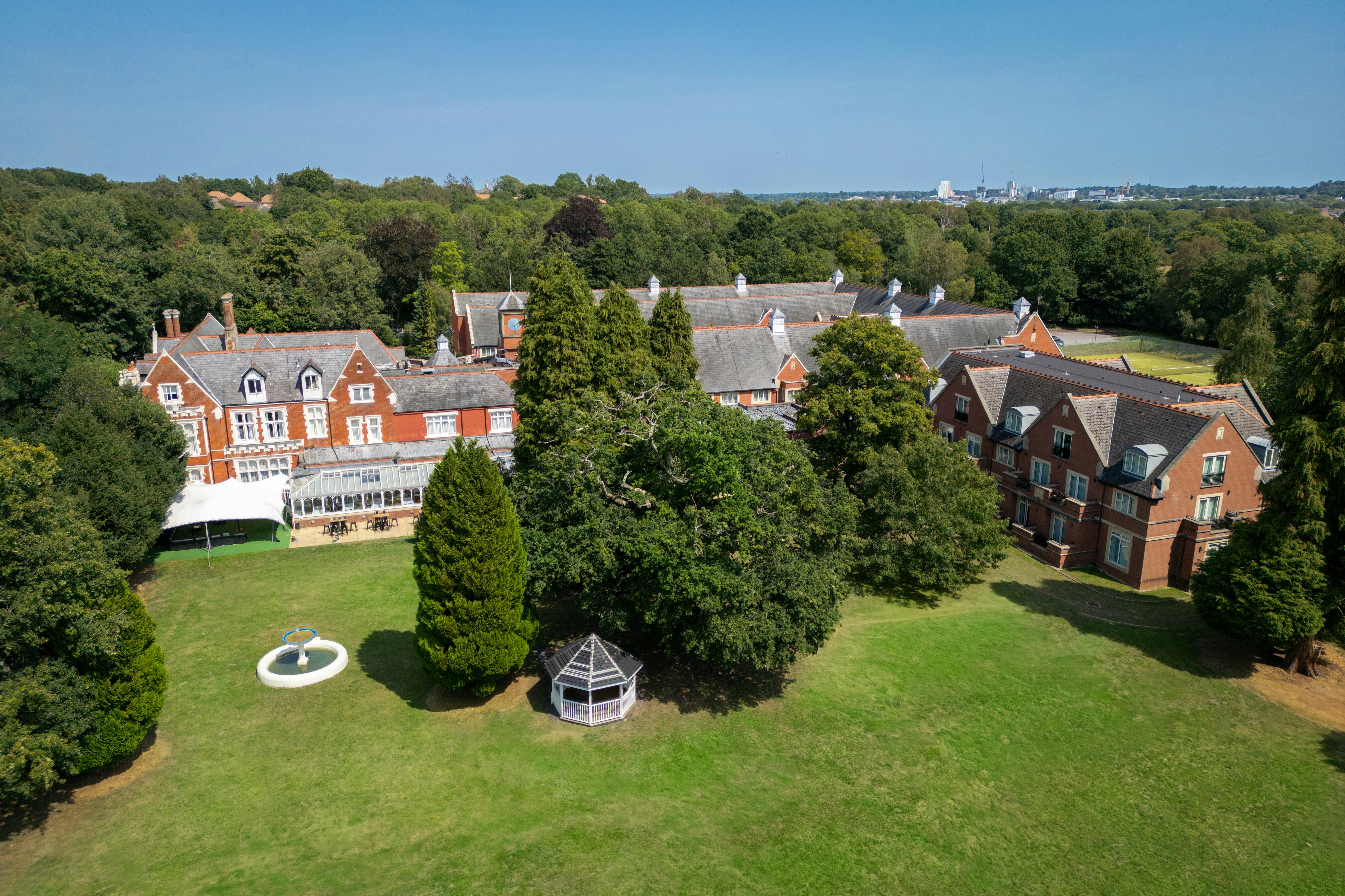 DoubleTree by Hilton St Anne's Manor 67/75