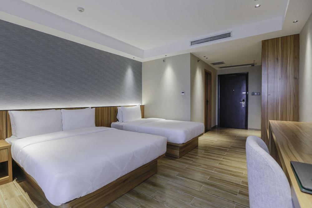 Hotel Casiana & Events Center 24/48