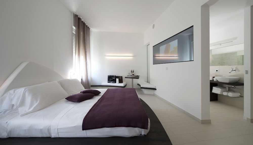 LUXURY, APARTMENT, JETTED TUB