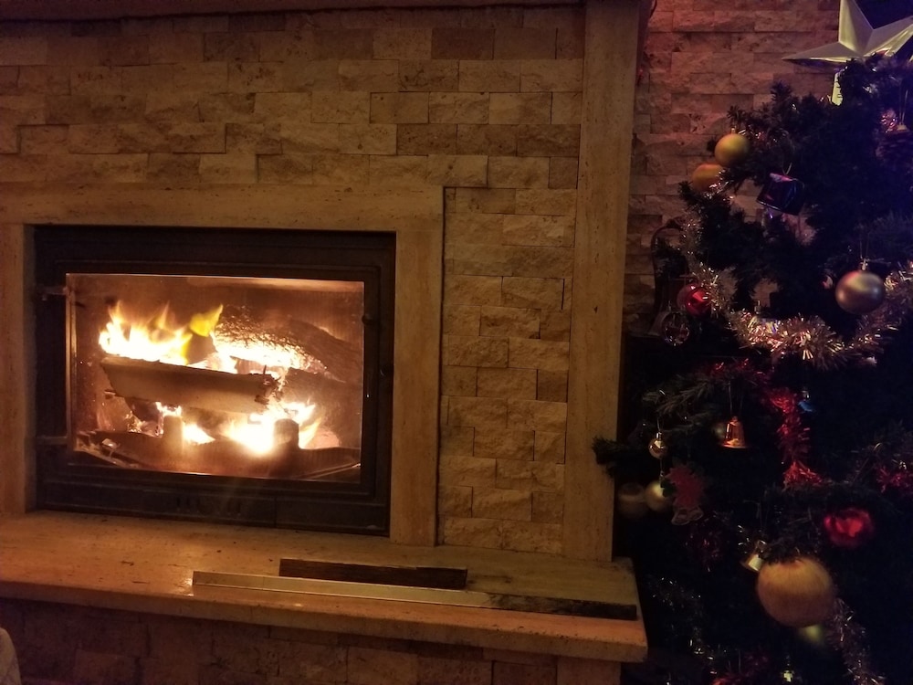Hill River Hotel 25/44