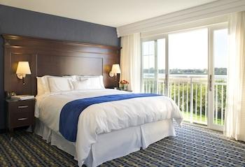2 Bedrooms, Suite, Suite Building