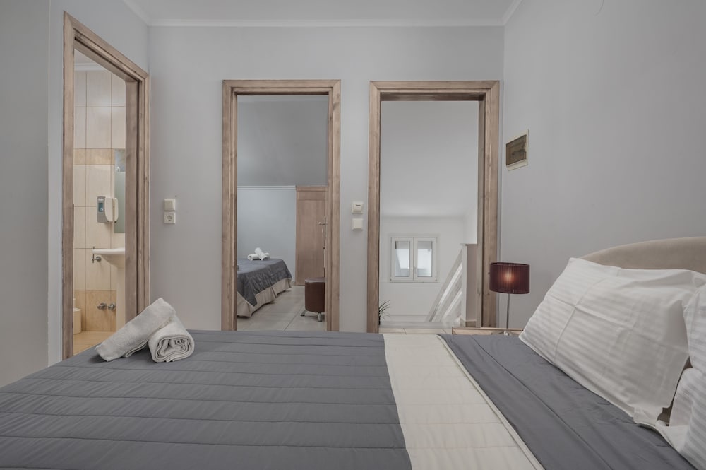 Adonis Hotel 14/35