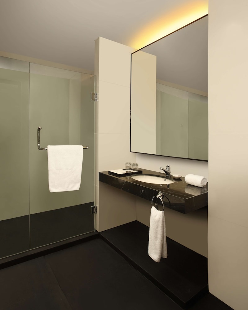 Best Western The Lagoon Hotel 18/45