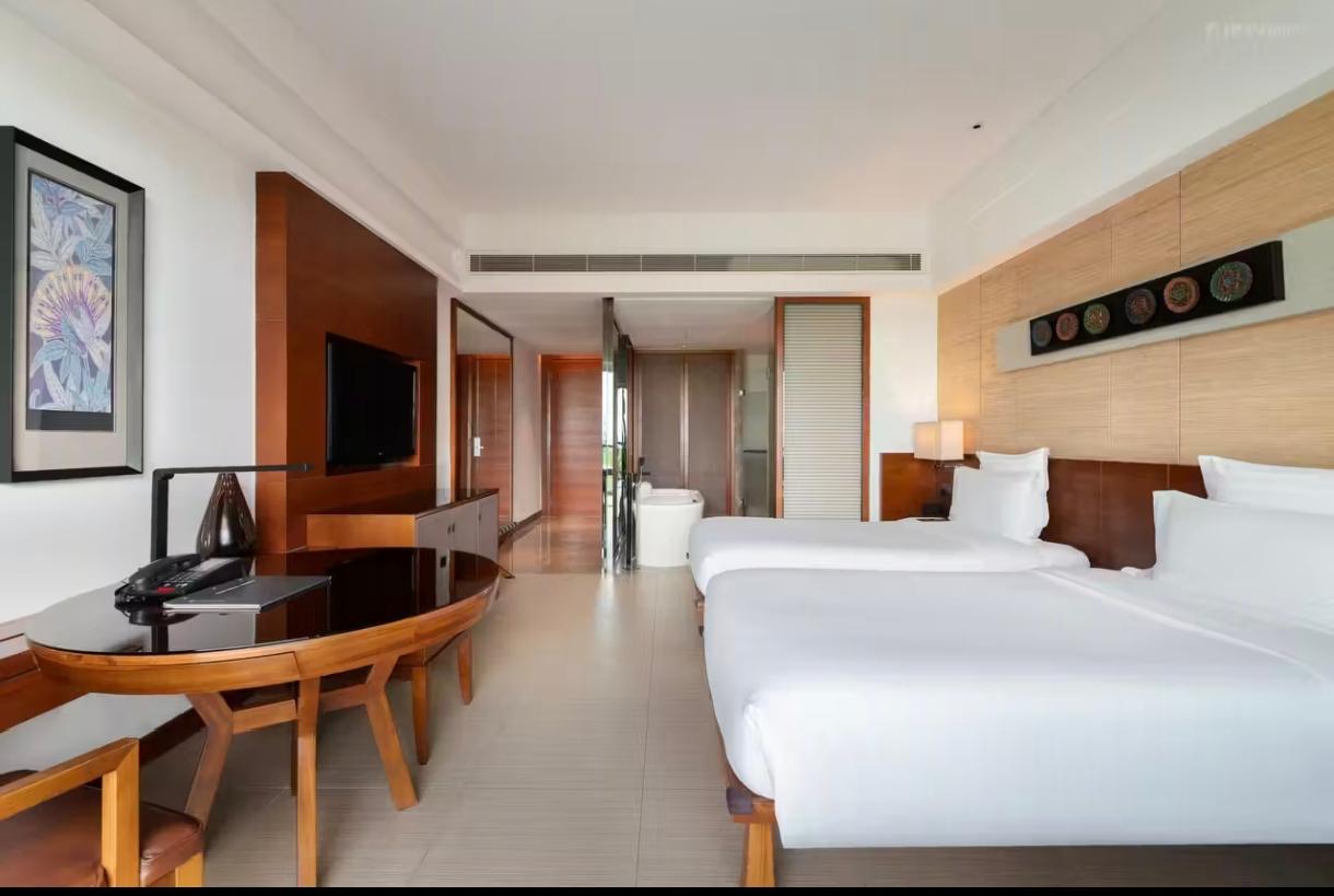 Deluxe, Twin Beds, Pool Access