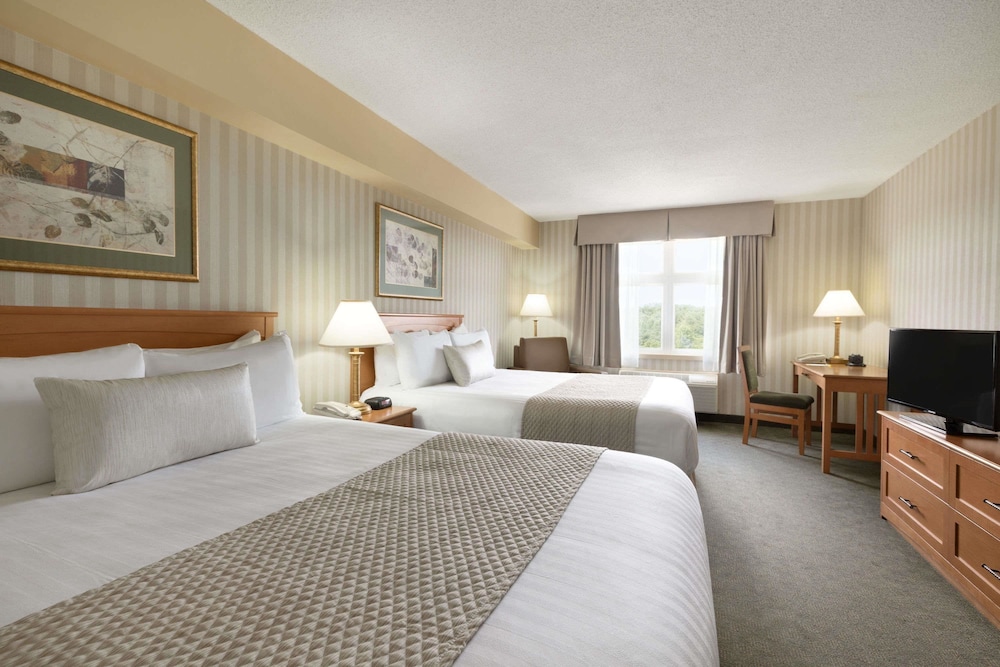 Days Inn By Wyndham Orillia 7/28