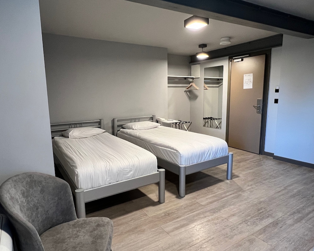 Standard, Twin Beds 2/5
