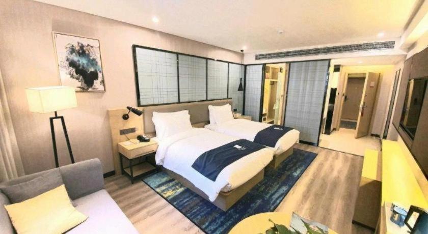 Echarm Hotel Yingshang Wuzhou Wanhui Square 18/50