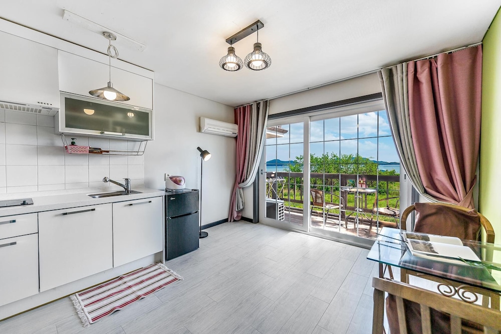 Ganghwa Rodemhouse Pension 10/48