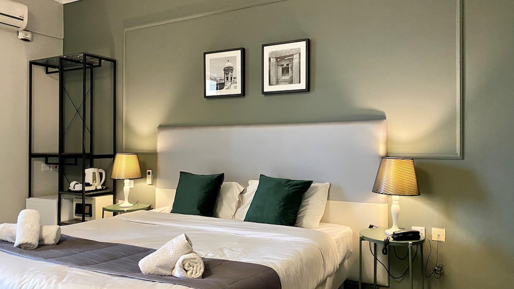 SLIEMA MARINA HOTEL 11/70