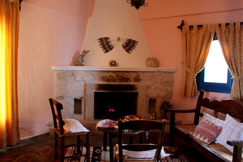 Arolithos Traditional Cretan Village 29/50