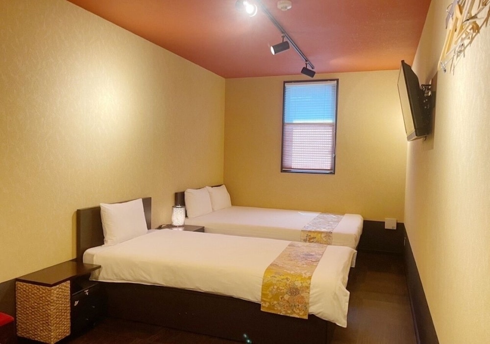 DELUXE, DOUBLE BED