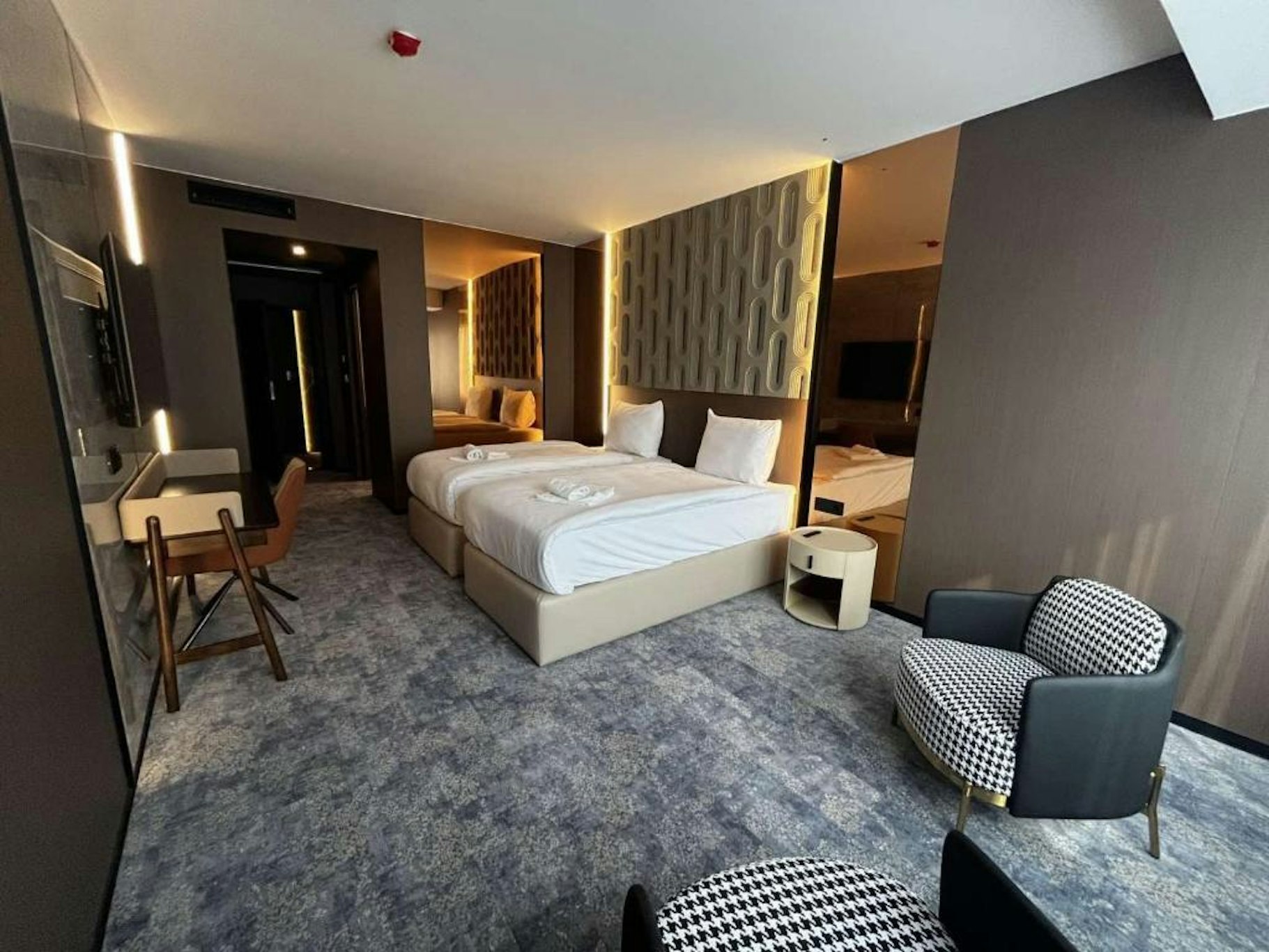 Nobel Design Hotel 12/35