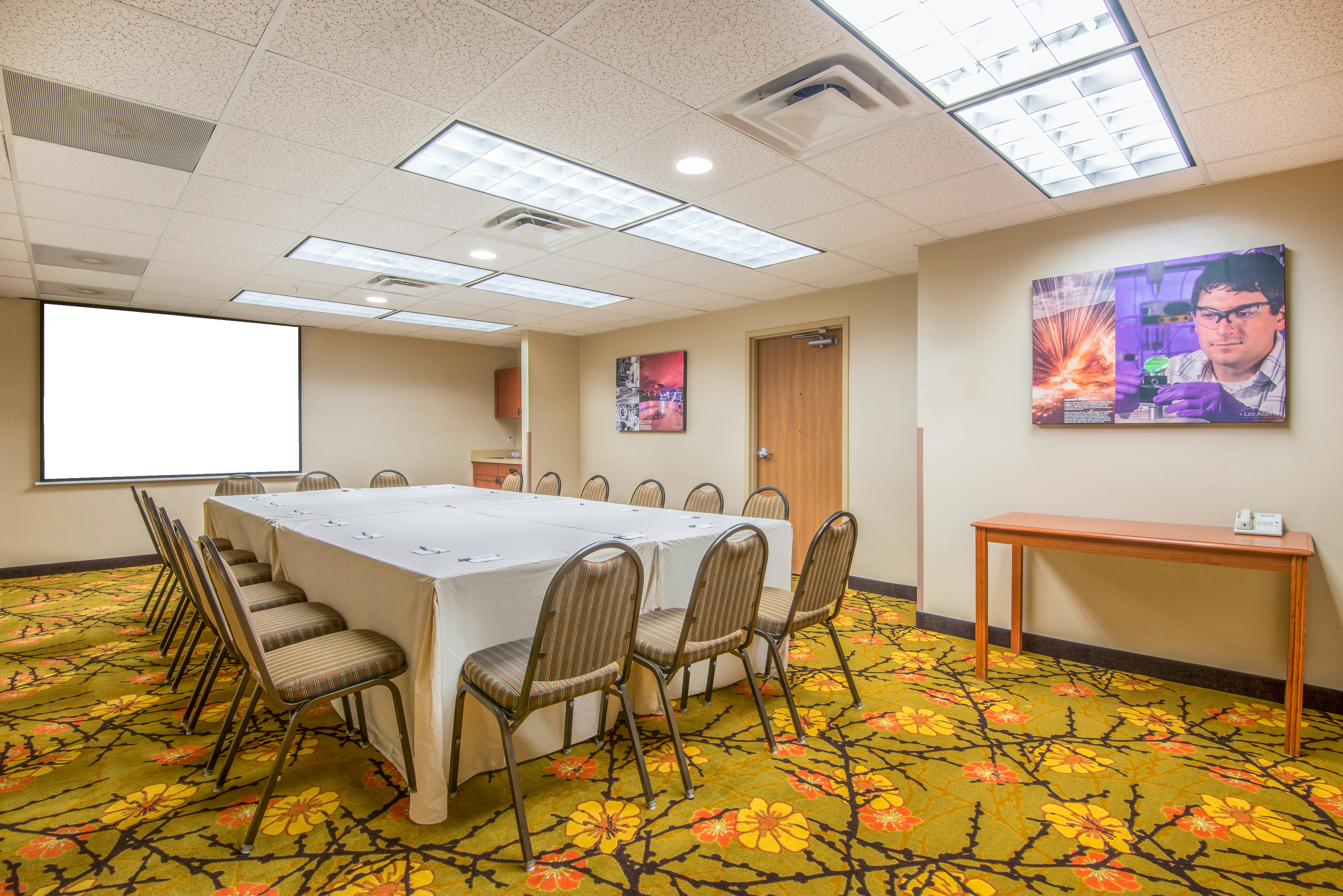 Hampton Inn & Suites by Hilton Los Alamos White Rock 22/26