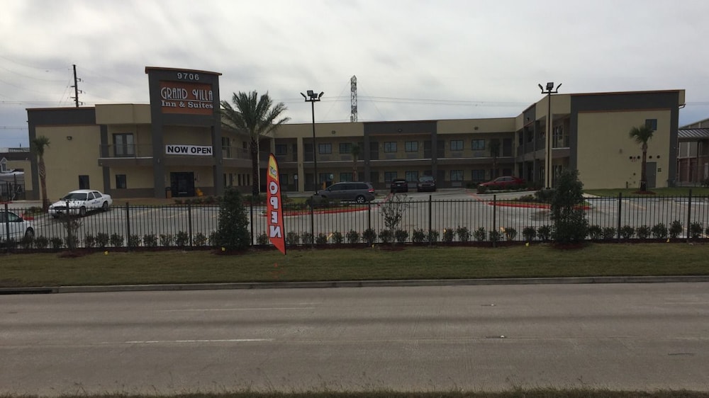 Grand Villa Inn & Suites- Humble 3/27