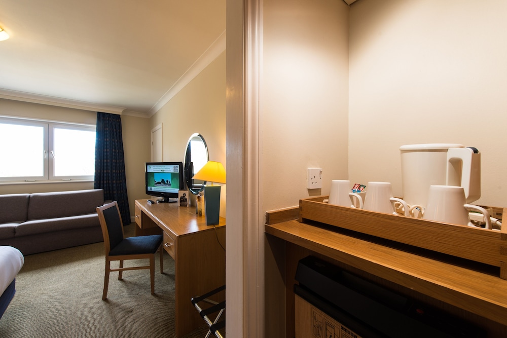 HOLIDAY INN EDINBURGH 26/80