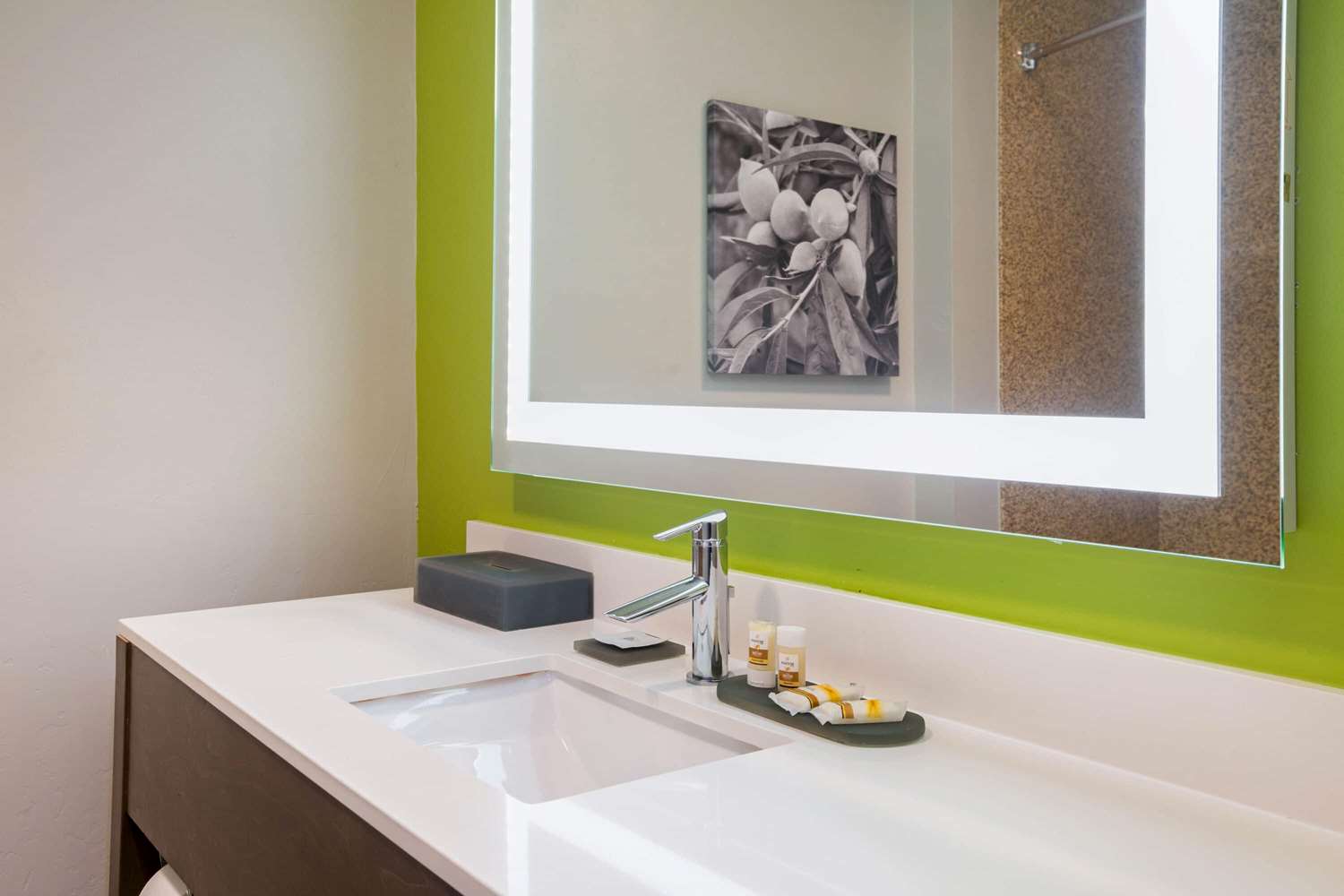 La Quinta Inn & Suites by Wyndham Visalia/Sequoia Gateway 59/60
