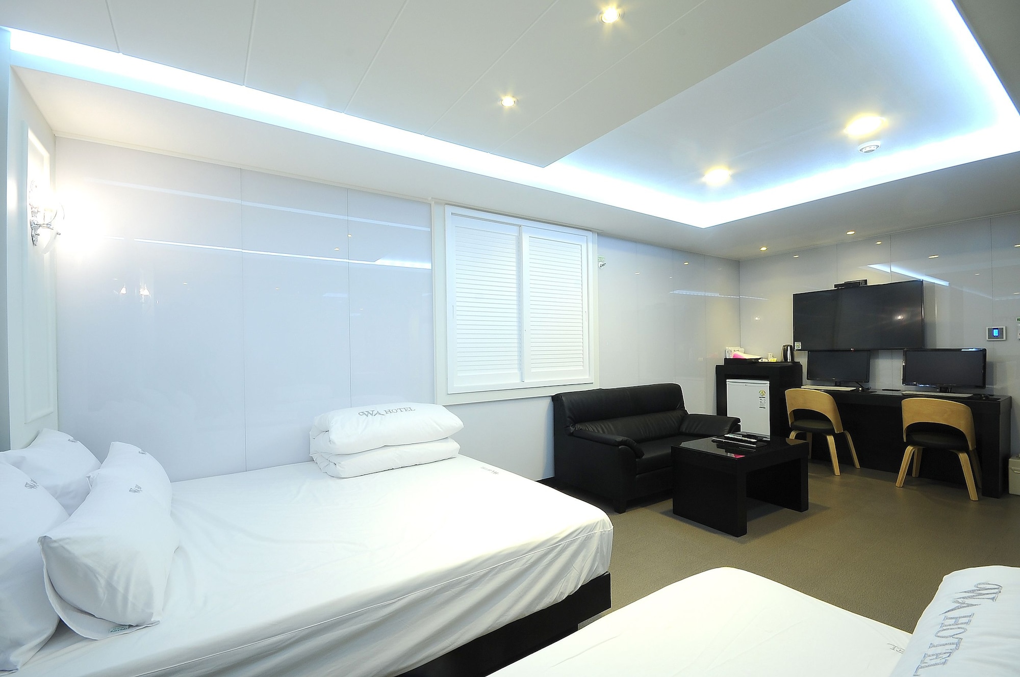 DELUXE, TWIN BEDS