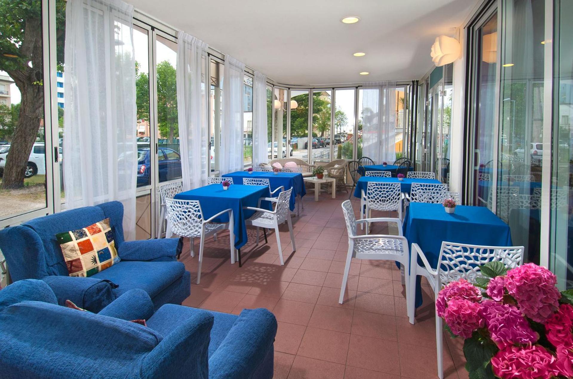 Hotel Cheri 29/48