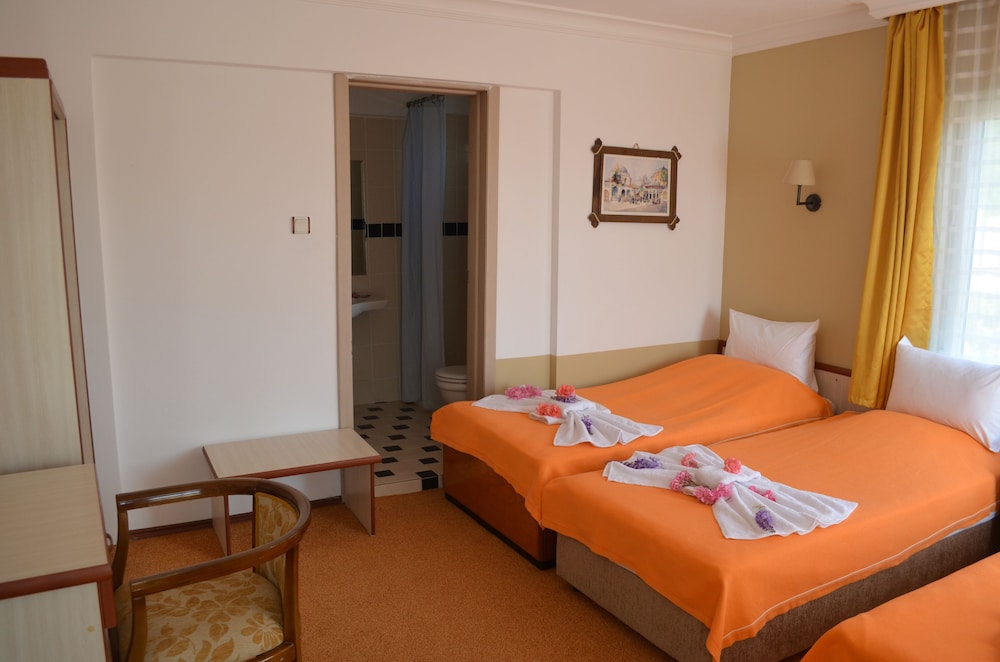 Megas Hotel 10/45