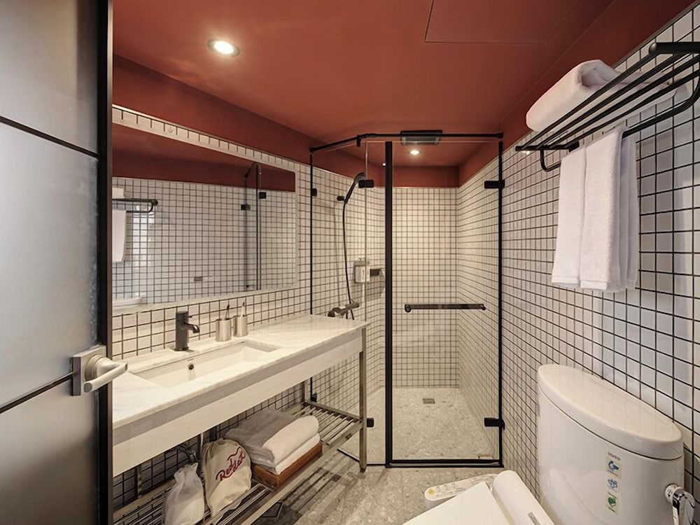 RedDot Hotel 49/50