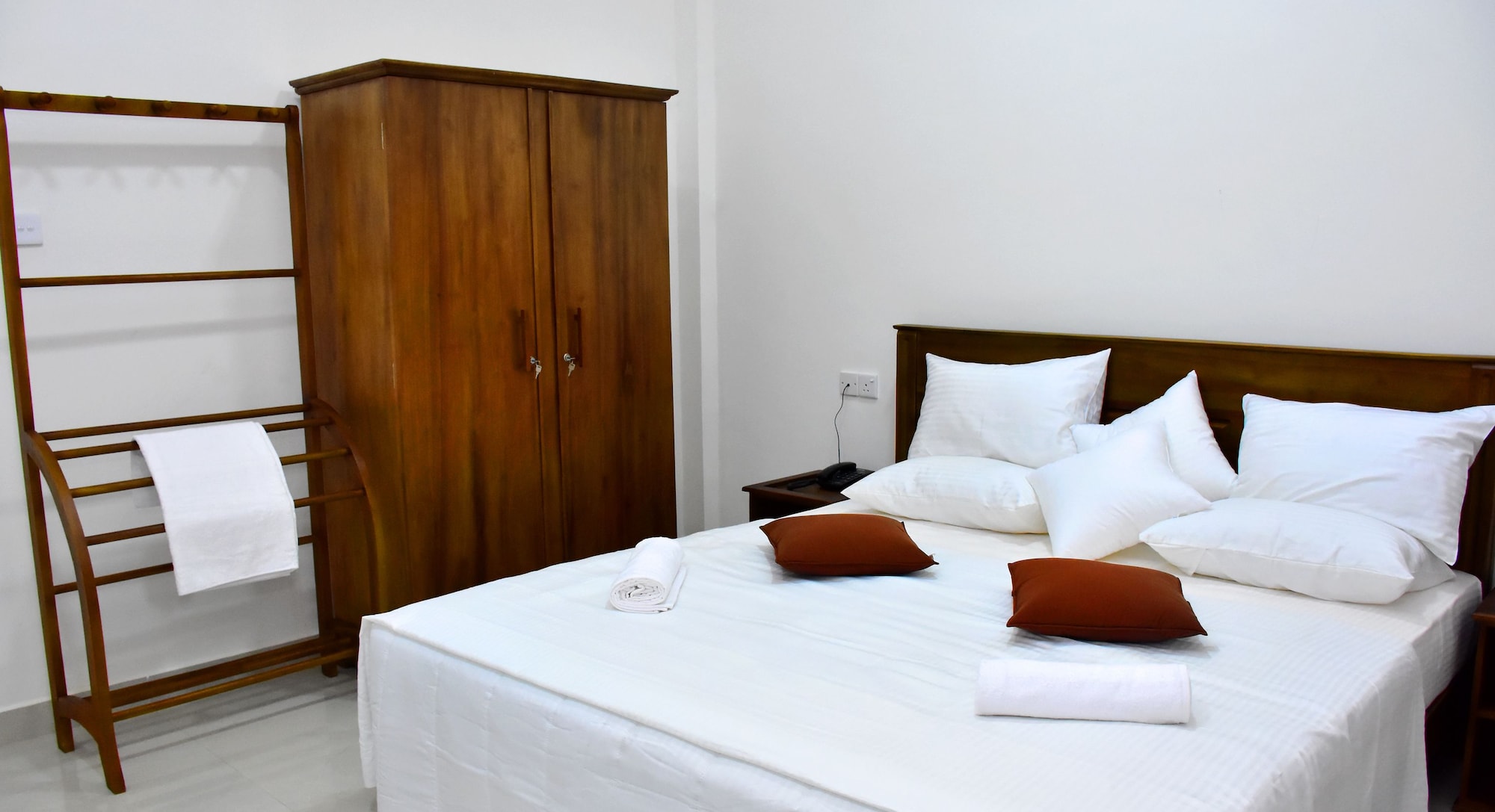 DELUXE, DOUBLE BED