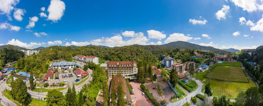 Century Pines Resort 46/50