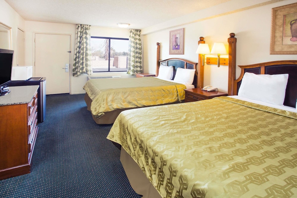 Travelodge by Wyndham Indio 13/21