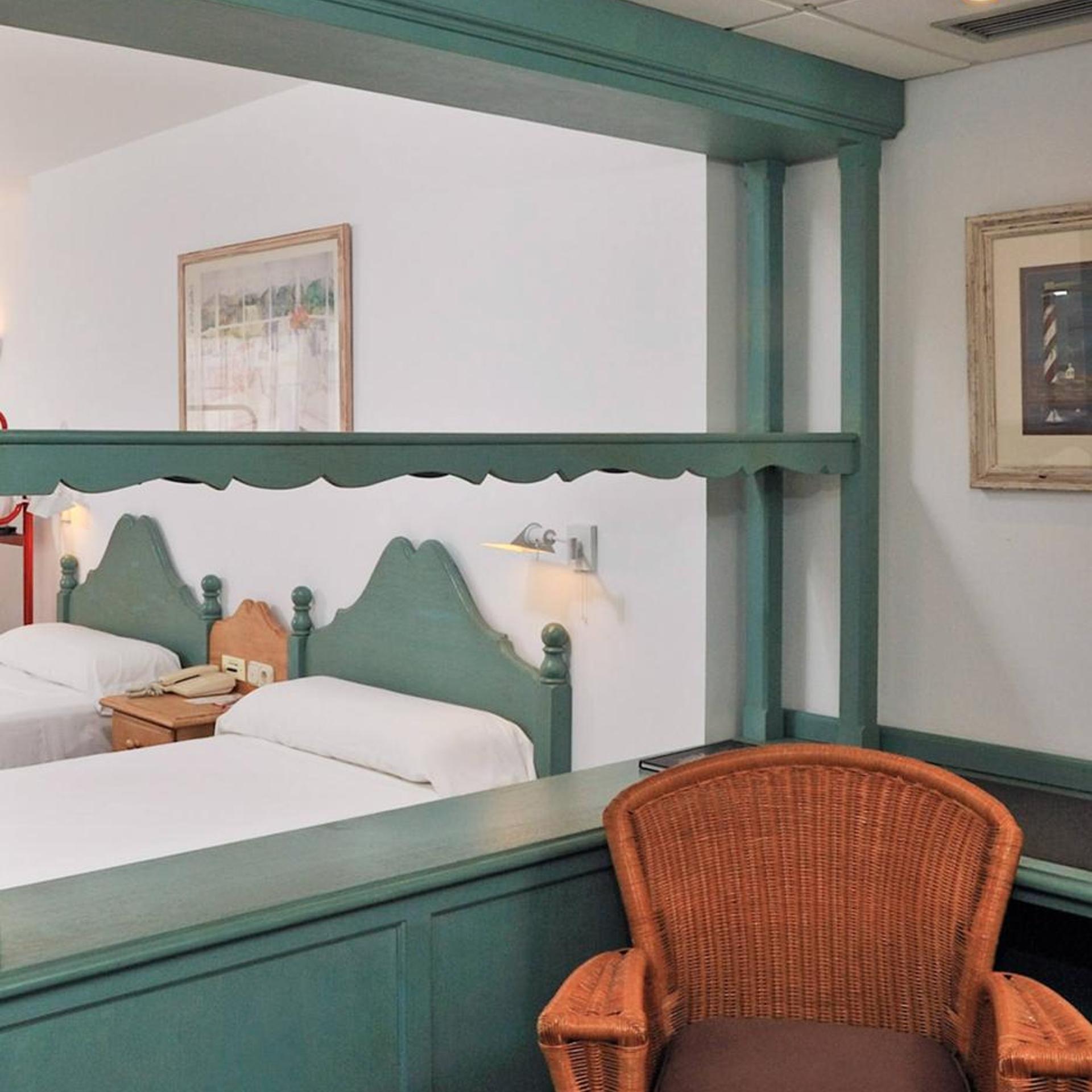 Room, Double or Twin Bed, Side Sea View