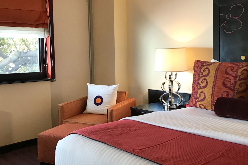 SUPERIOR, KING BED, BALCONY