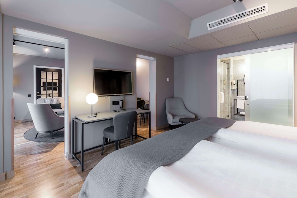 PRESIDENTIAL, SUITE