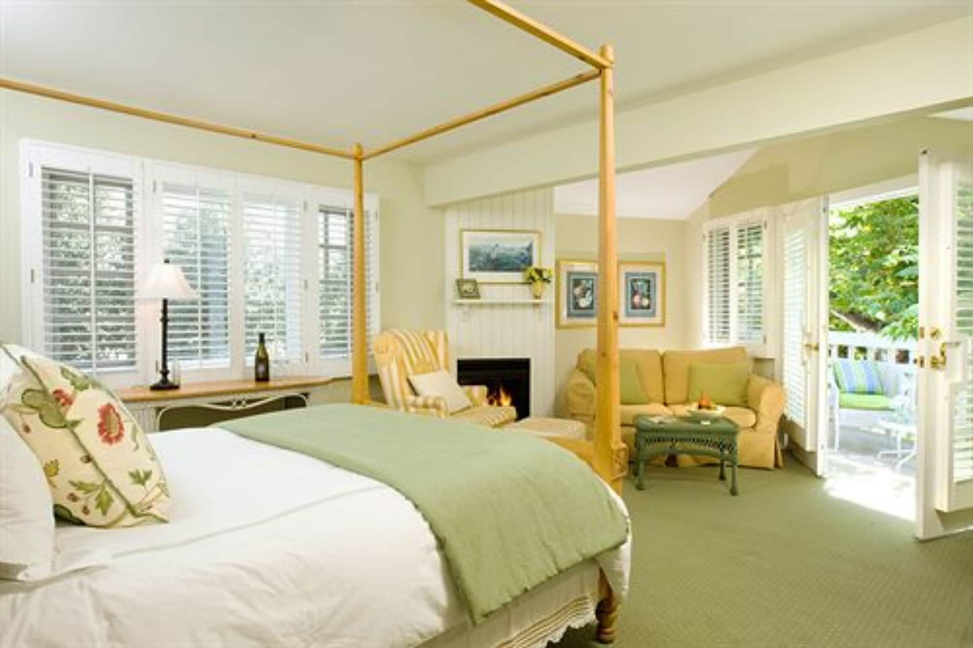 ROOM, KING BED