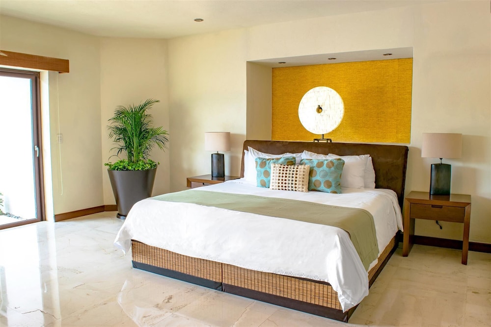 Vallarta Gardens Beach Front Hotel and Residences 14/65