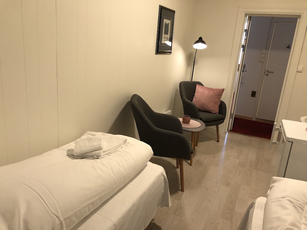 Ami Hotel 12/50