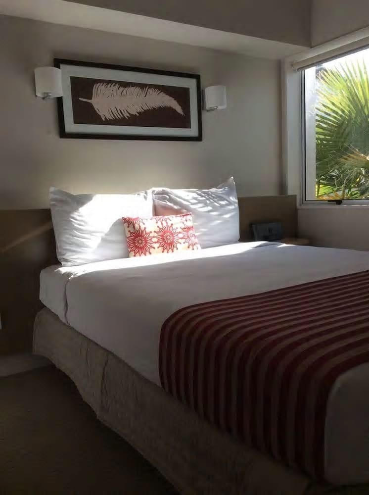 LAKE ROTORUA HOTEL 26/46