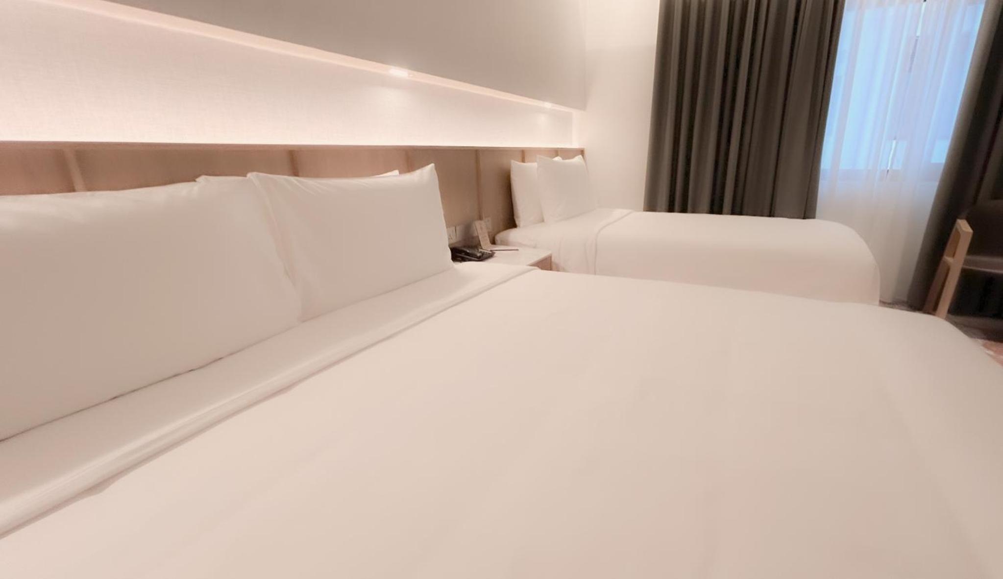 Renovated, Merdeka, Triple, 1 King and 1 Single Beds, with View