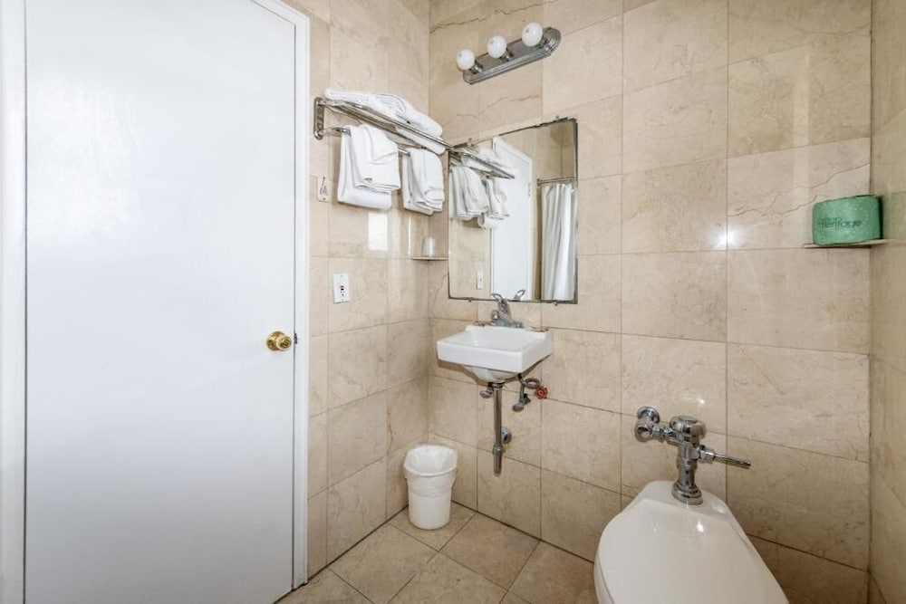 Ocean Beach Suites 22/25